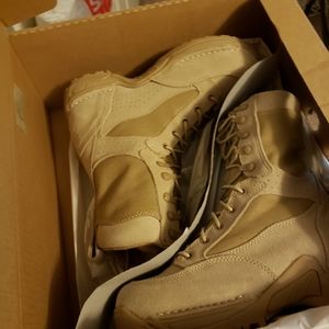 New In Box Danner desert TFX Rough- Out men's boots 6D